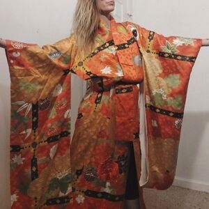 Vintage 50's 60's Japanese silk Kimono w/ metallic embroidery